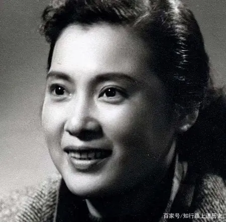 秦怡被确诊了肠癌，医生直言“活不久”，结果98岁仍容光焕发